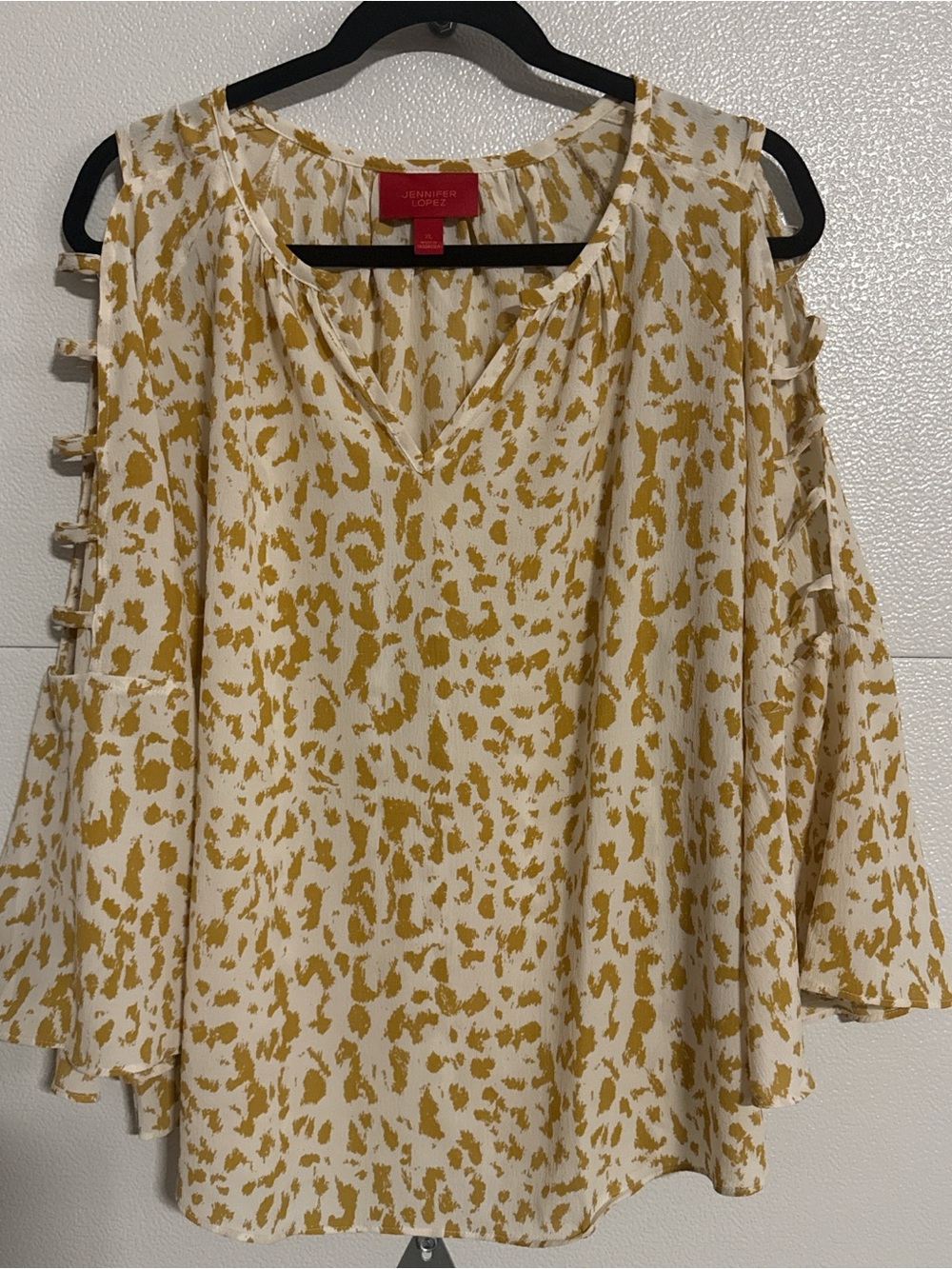 NWT Jennifer Lopez Bar sleeve Peasant Top